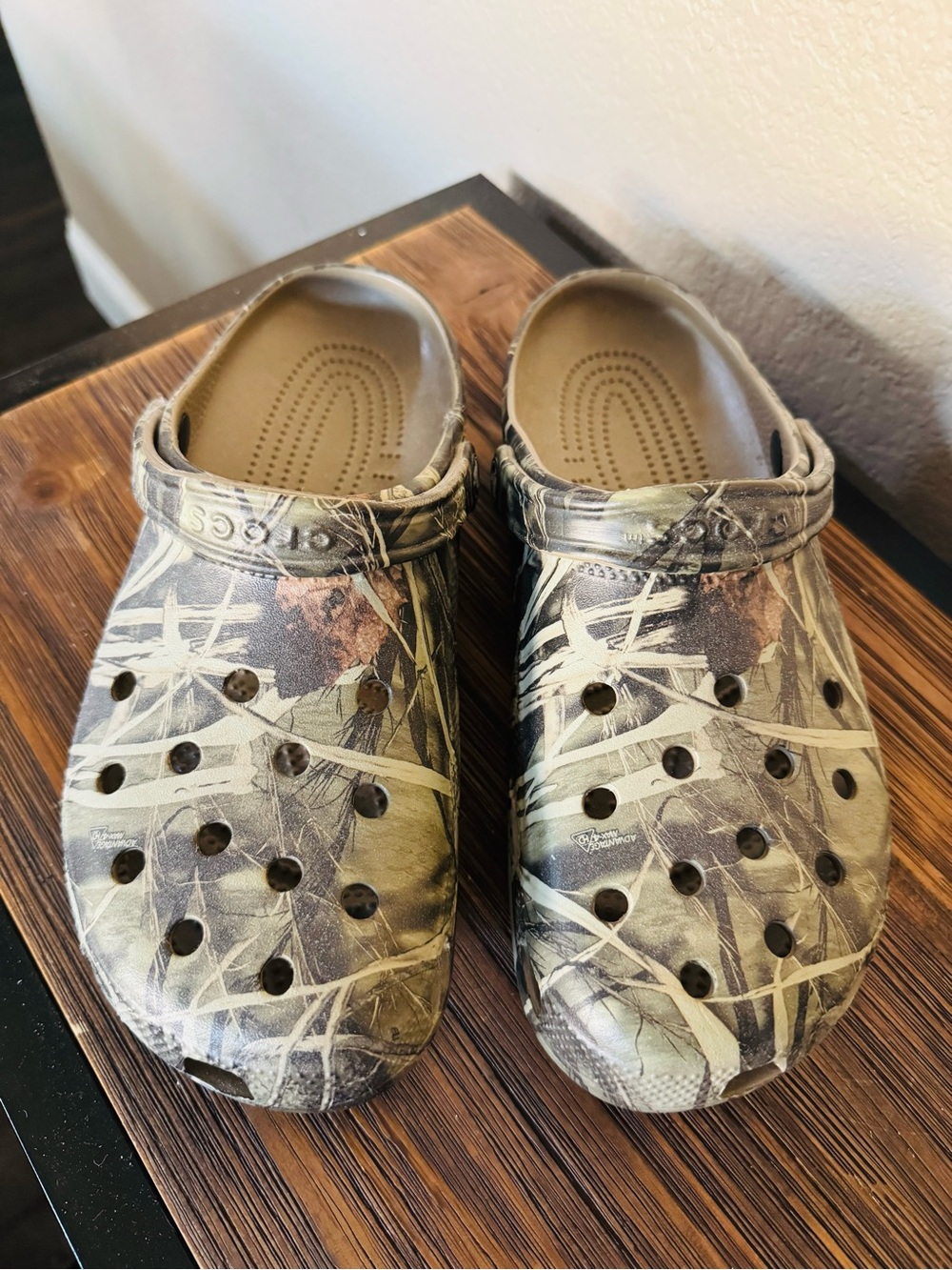 Men’s size 11 Crocs in Mossy Oak camouflage print 🌲🦌 New without tags